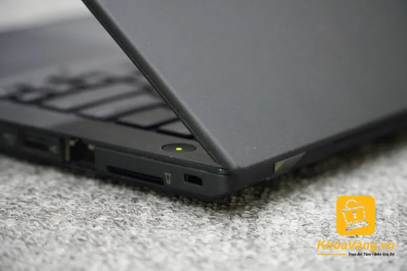ổ SSD của Lenovo ThinkPad T470 không cần bộ phận chuyển động và hoạt động nhanh hơn