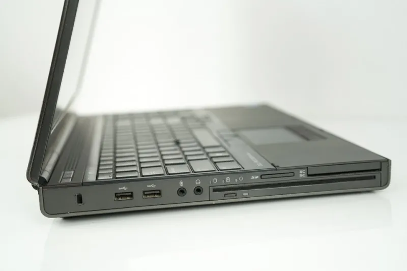 Laptop Dell Precision M4800 đa dạng cổng kế nối - 1