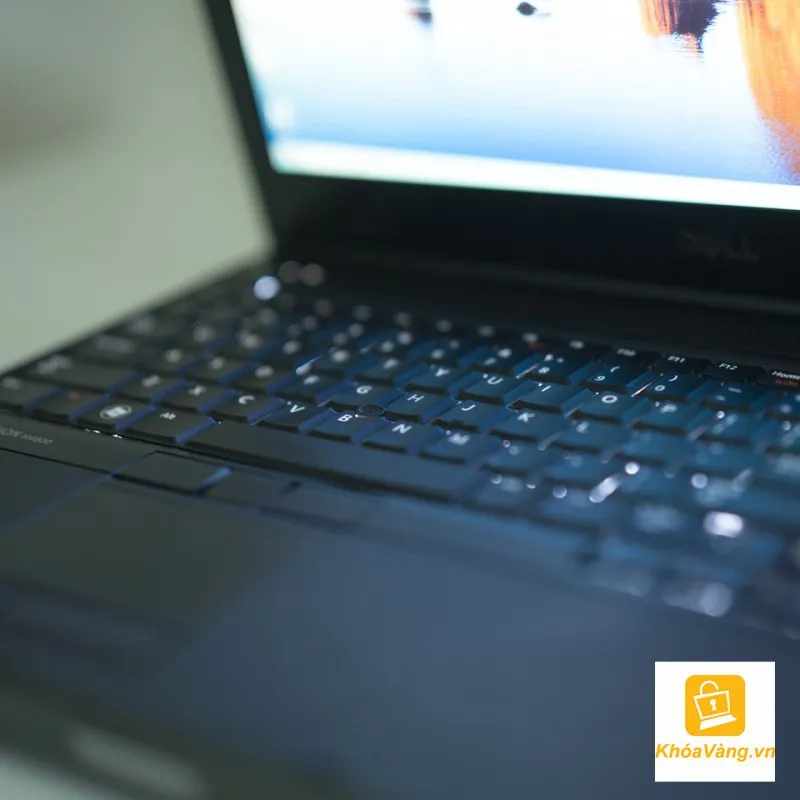 Laptop Dell Precision M4800 có phím full-size kết hợp đèn nền tiện dụng