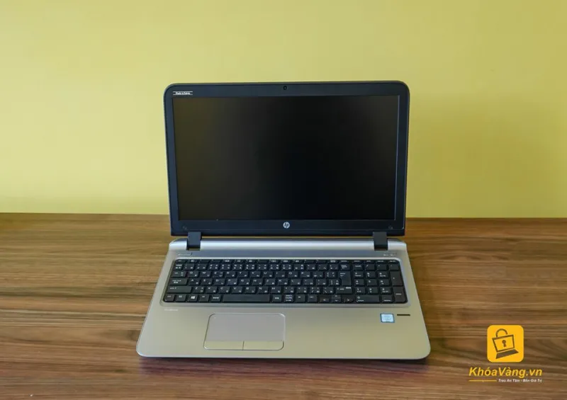 ProBook 450 G2 trang bị bàn phím chiclet với các phím có bề mặt nhám, chữ khắc ở góc trái. 