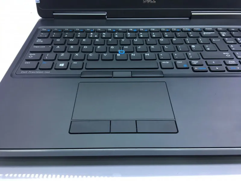 Bàn phím Latitude và Precision của Dell từ lâu đã được tôn vinh là một trong những bàn phím tốt nhất, có thể được nhắc đến trong cùng với bàn phím ThinkPad thần thánh, trong khi bây giờ bàn phím kiểu Chiclet đang thịnh hành hơn. 
