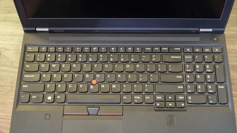 ThinkPad P51 có bàn phím từng đoạt giải thưởng của Lenovo, được làm tốt hơn với Touchpad cải tiến.