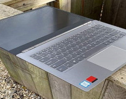 [Giỏi công nghệ] Cách sửa bản lề cho laptop gập 180 độ như thế nào?