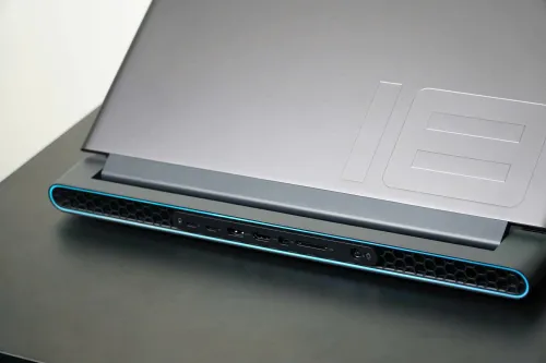 Dell Alienware M18 R1 | Ryzen 9 7845HX | RAM 32GB | SSD 1TB | RTX 4080 12GB | 18 inch FHD+ 480Hz | NEW 100% Full Box