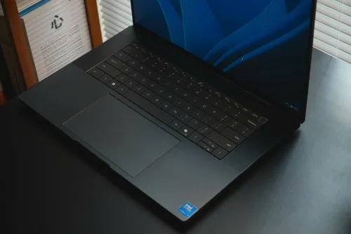 Dell Pro Max 16 Premium MA16250 | Core Ultra 9 285H vPro | RAM 64GB | SSD 1TB | RTX Pro 2000 Blackwell | 16 inch FHD (1920x1200) 120Hz - Like New