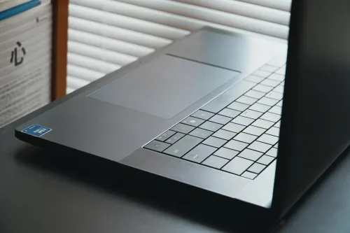 Dell Pro Max 16 Premium MA16250 | Core Ultra 9 285H vPro | RAM 64GB | SSD 1TB | RTX Pro 2000 Blackwell | 16 inch FHD (1920x1200) 120Hz - Like New