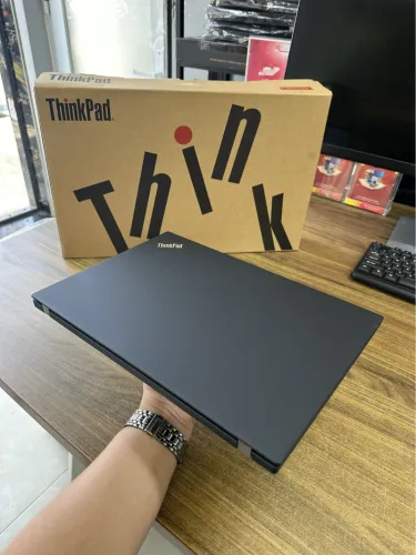 Lenovo ThinkPad P14s Gen 2 Core i7-1185G7 | RAM 16GB | SSD 512GB | Quadro T500 4GB | 14 inch UHD (3840x2160) - Like New 99%