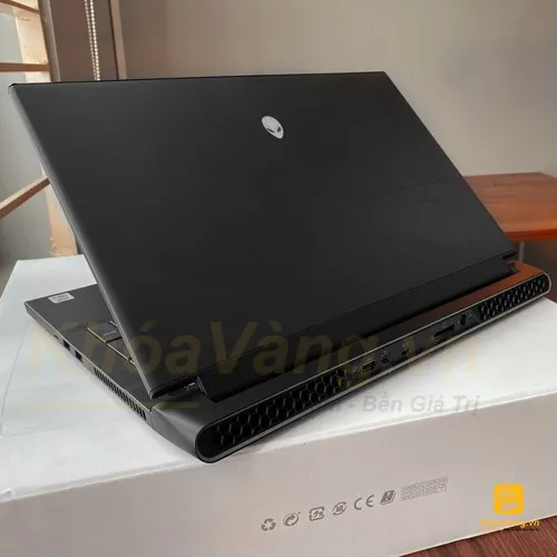 Dell Alienware M17 R3 GTX 1660Ti Core i7 10750h ram 16g ssd 512g lcd 17.3 inch full HD 1920 x 1080 144hz