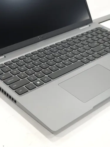 Dell Precision 3581 Core i7-13800H | RAM 16GB | SSD 512GB | RTX A1000 6GB | 15.6 inch FHD (1920x1080) IPS - Likenew