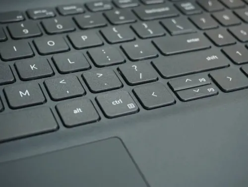 Dell 15 DC15250 | Intel Core i5-1334U | RAM 8GB DDR5 | SSD 512GB | 15.6 inch FHD Touch | Carbon Black | New Fullbox + Windows 11