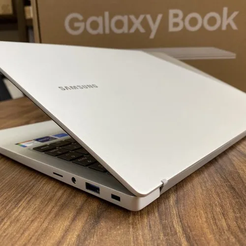 Samsung Galaxy Book 15 Core i7-1165G7 | RAM 16GB | SSD 256GB | 15.6 inch FHD | Like new 99%