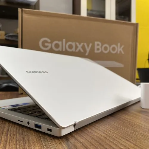 Samsung Galaxy Book 15 Core i7-1165G7 | RAM 16GB | SSD 256GB | 15.6 inch FHD | Like new 99%