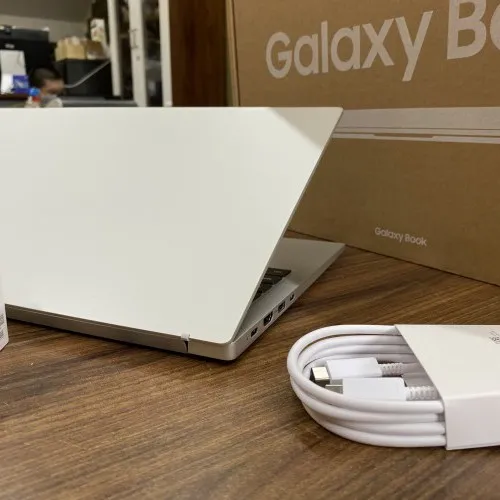 Samsung Galaxy Book 15 Core i7-1165G7 | RAM 16GB | SSD 256GB | 15.6 inch FHD | Like new 99%