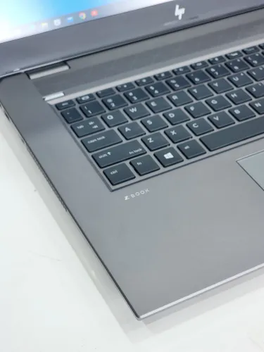 HP ZBook Studio 15 G5 Xeon 2186M | 16GB RAM | 512 GB SSD | NVIDIA Quadro P1000M 4GB |15.6 inch UHD