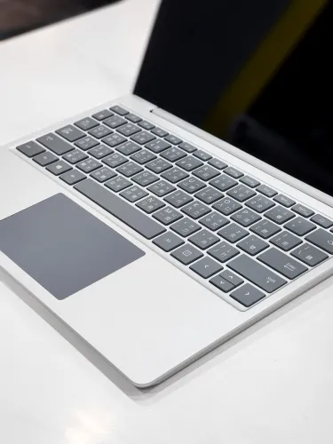 Surface Laptop Go (Touch) Core i5-1035G1 | RAM 16GB | SSD 256GB | 12.4 inch 1.5K (1536x1024) IPS | Phím song ngữ | New Fullbox - Platinum