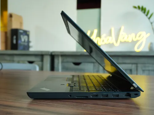 Lenovo ThinkPad P15v Gen 3 Core i7-12800H | RAM 16GB | SSD 1TB | Quadro T1200 4GB | 15.6 inch UHD (3840x2160) - Like New