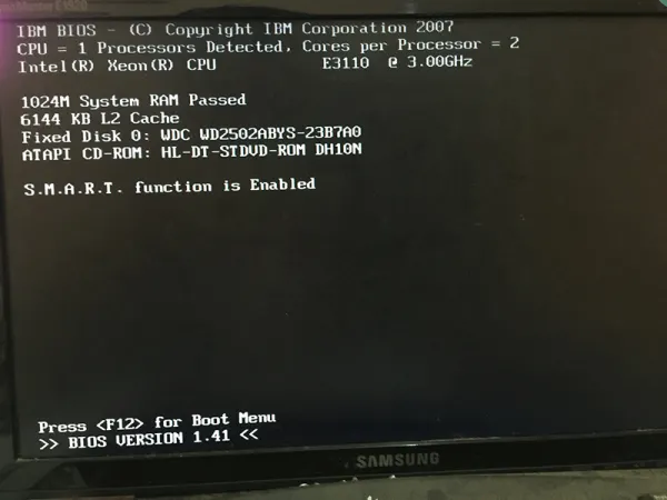 Laptop mở không lên do lỗi BIOS