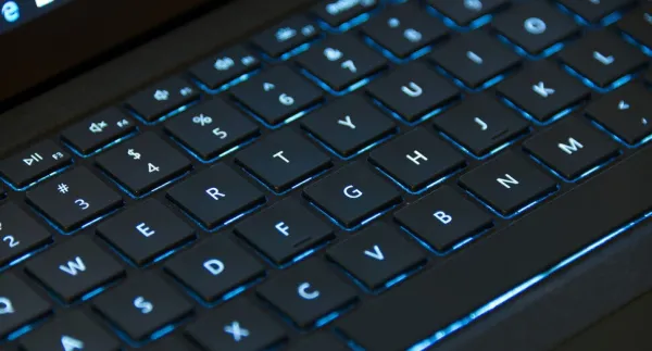 Tính năng đèn bàn phím trên laptop Dell