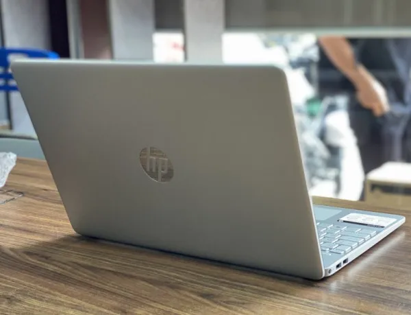 HP Laptop 15-dw3033dx 