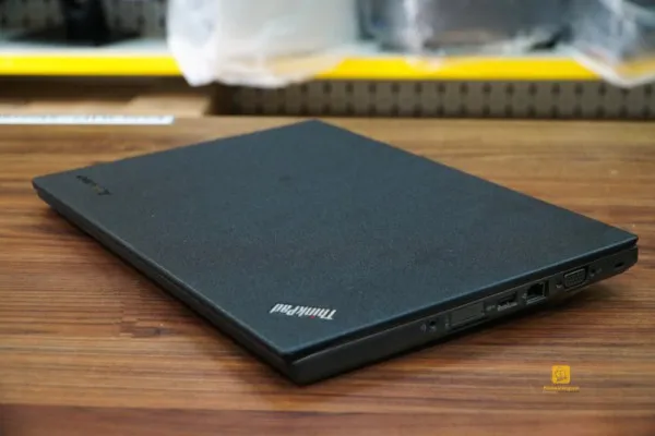Thiết kế bên ngoài của laptop Lenovo Thnikpad T440s Core  i5-4300U