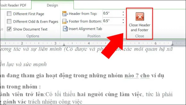  Chọn Close Header and Footer.