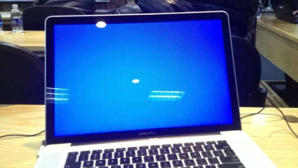màn hình laptop bị đơ và xanh màn hình 