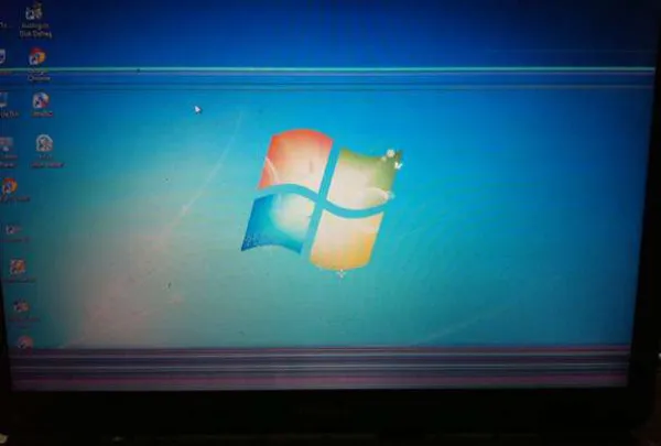 VGA hỏng khiến laptop bị sọc ngang màn hình 