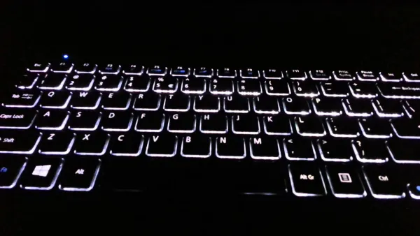 bật đèn bàn phím laptop HP
