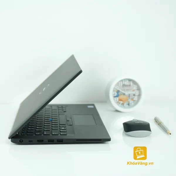 Cổng bên trái của Dell Latitude 7480