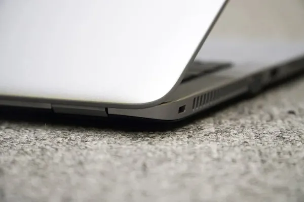 Góc bo của HP EliteBook 840 G3