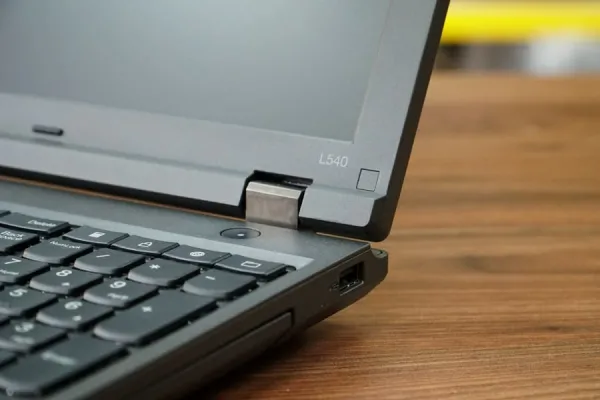 Khớp nối màn hình và bàn phím của laptop Lenovo Thinkpad L540