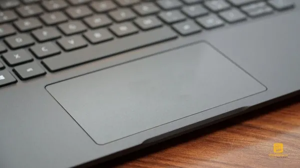 Bàn di chuột với bề mặt nhẵn với kích thước 90 x 50 mm của laptop Dell Latiude7420