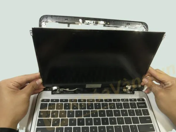 nguyên nhân màn hình laptop bị sọc đen