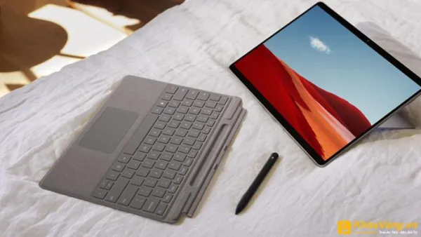 Chiếc laptop 2 trong 1 Microsoft Surface Pro X SQ2 