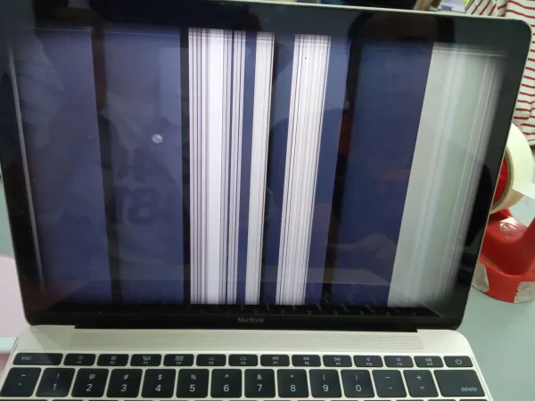 Sửa màn hình laptop bị sọc màn hình bao nhiêu tiền