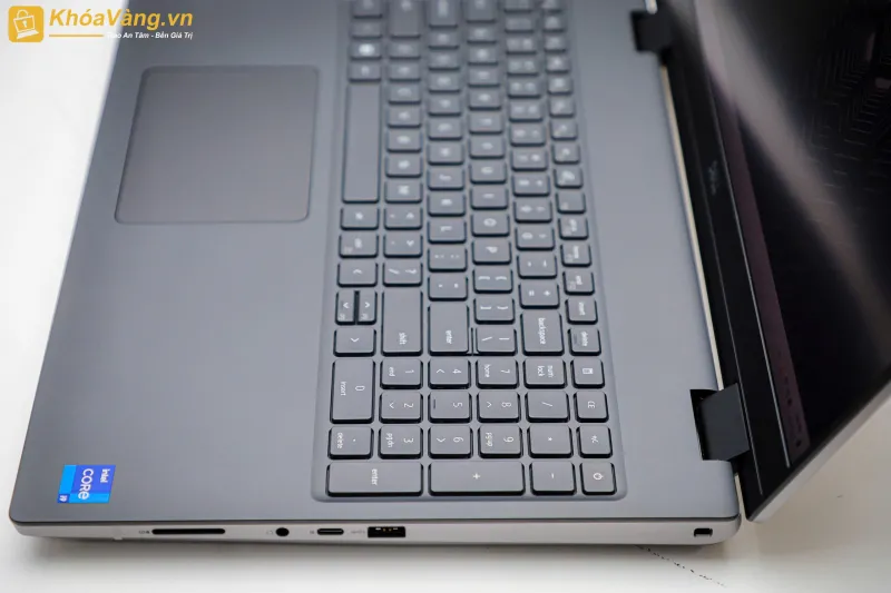 Bàn phím chi tiết Dell Precision 7680