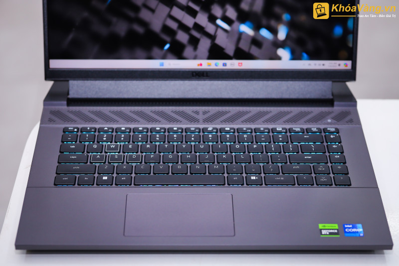 Bàn phím nảy tốt và, touchpad mượt mà mang lại trải nghiệm thú vị