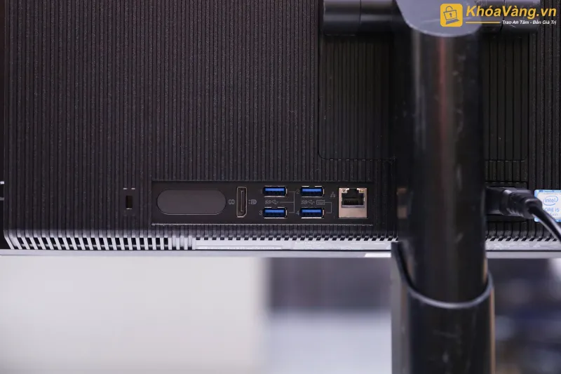 Lenovo ThinkCentre M820z mặt sau