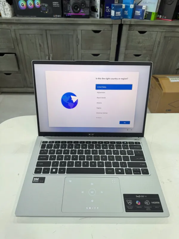 Acer Swift Go SFG14-73T-75FA sở hữu thiết kế mỏng nhẹ, hiện đại và phù hợp với người dùng thường xuyên di chuyển.