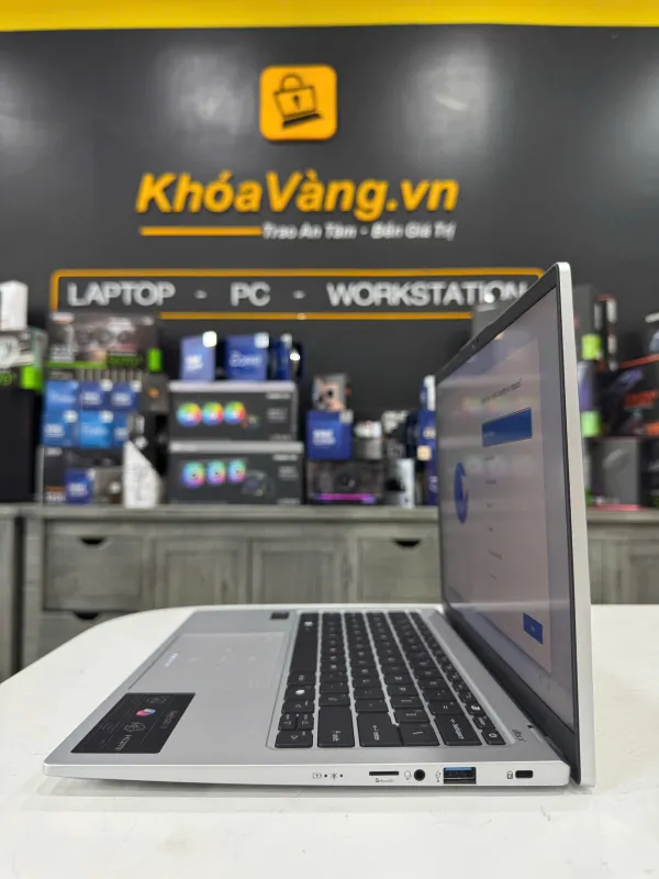 Trọng lượng chỉ 1.32kg giúp Acer Swift Go SFG14-73T-75FA dễ dàng đồng hành trong mọi chuyến đi.