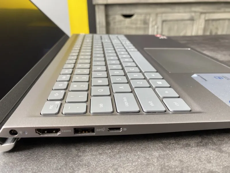 Dell Inspiron 5515 - Khóa Vàng