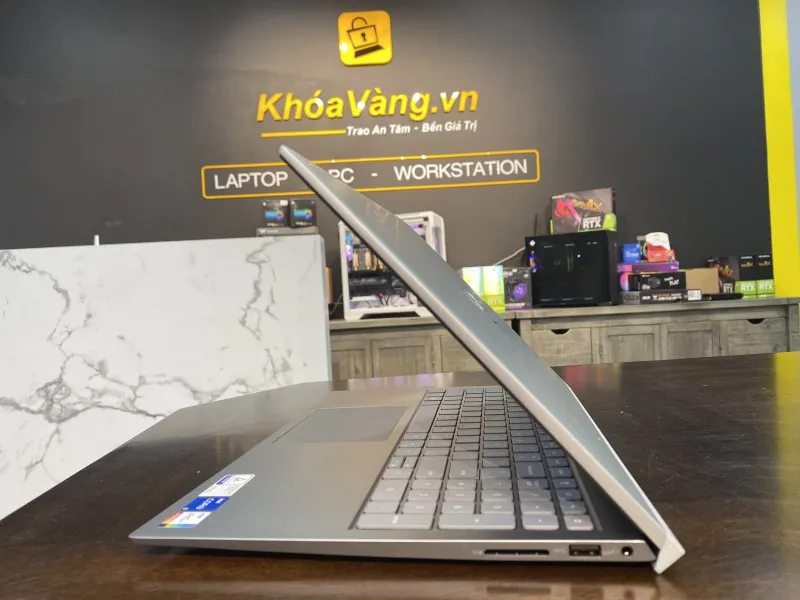 Dell Inspiron 5518 - Khóa Vàng