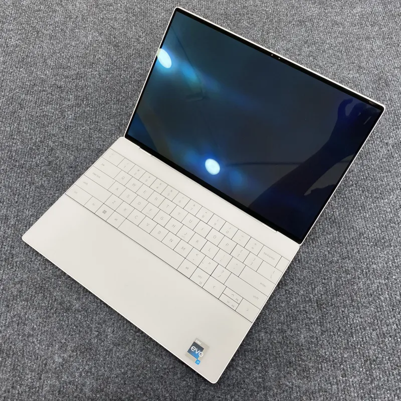 Dell XPS 13 plus 9320 core i7  OLED Touch Like new 99%