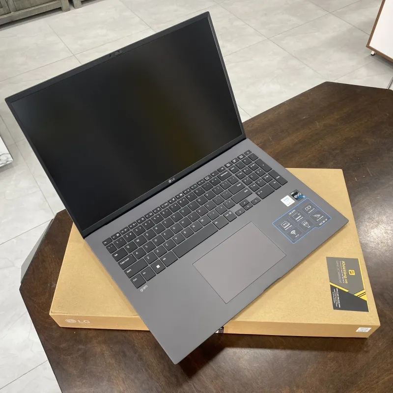 Laptop LG Gram 17 (2022) Core i7-1260P EVO thời lượng pin 22 giờ