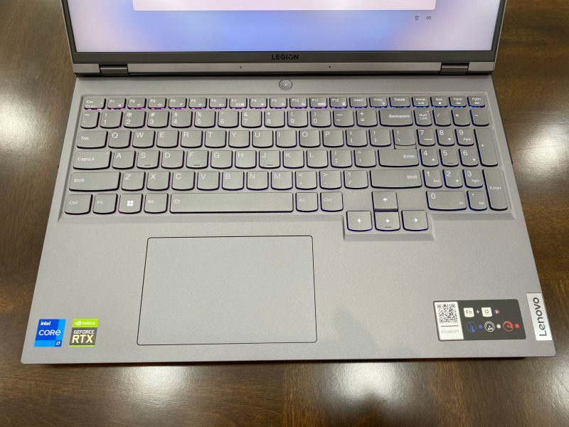 Lenovo Legion 5 Pro 2022 có sự kết hợp của bàn phím chất lượng và Touchpad nhạy