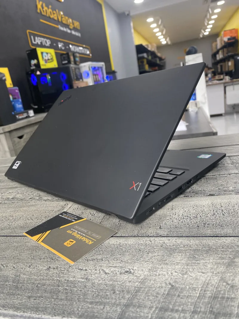 Lenovo ThinkPad X1 Carbon Gen 7