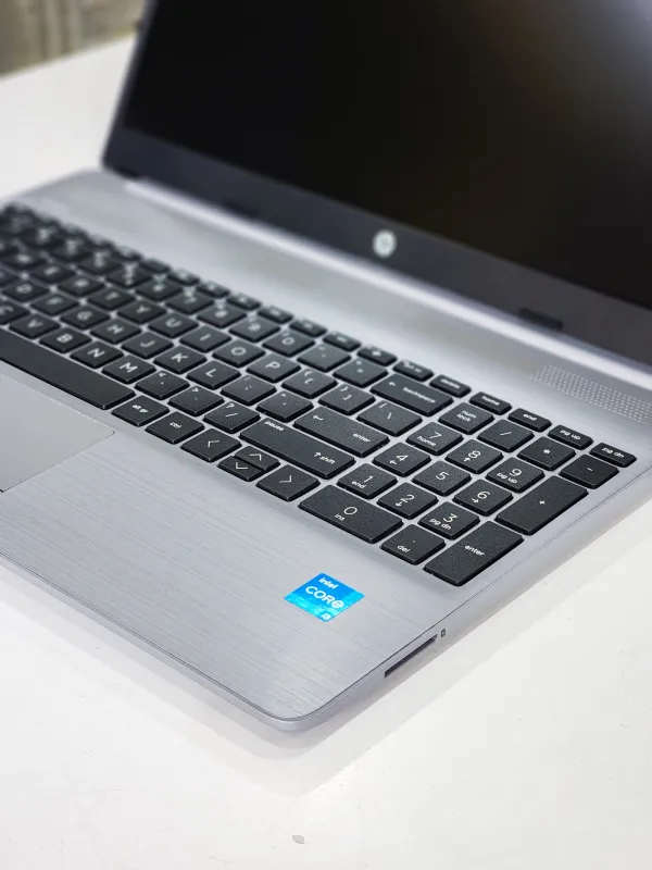 HP 250 G9 Notebook được trang bị bộ vi xử lý Intel Core i3-1215U tối ưu nhu cầu làm việc văn phòng