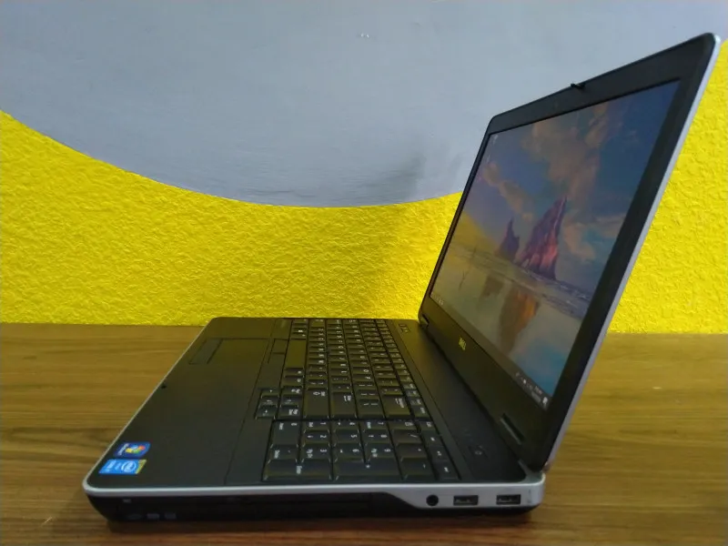 Dell Latitude E6540 được trang bị màn hình HD sắc nét