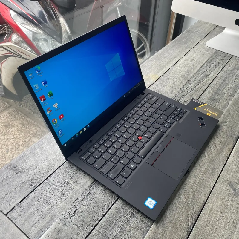 Bàn phím và touchpad nhanh nhạy trên Lenovo Thinkpad X1 Carbon Gen 7