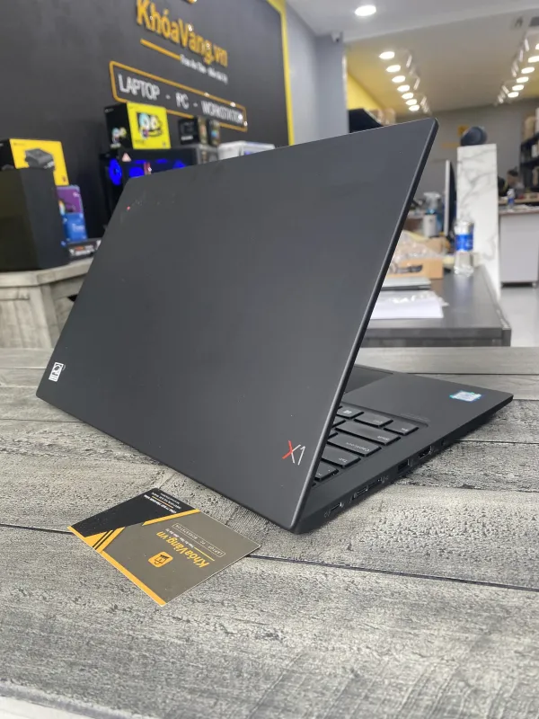 Thiết kế gọn nhẹ, bền bỉ của Lenovo ThinkPad X1 Carbon Gen 7